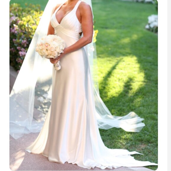 AMY MICHELSON IVORY WHITE SILK OR SATIN WEDDING DRESS SIZE US 6 - Picture 6 of 13